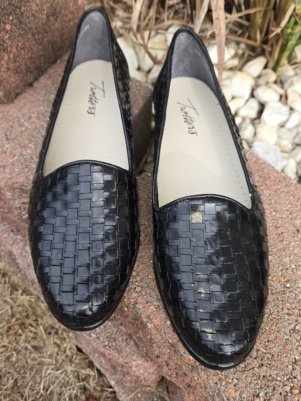 Trotters Black Woven Leather Slip-On Loafers 7.5M | Woven Leather Flats